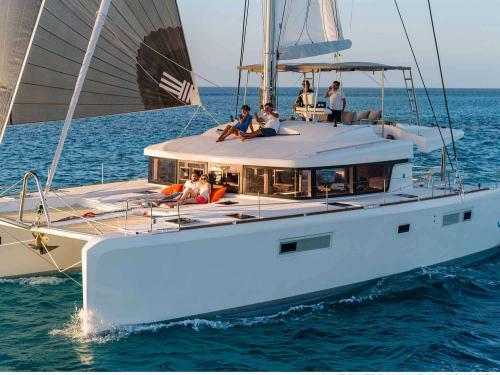 Catamaran Lagoon 52 for rent in Marina Le Marin