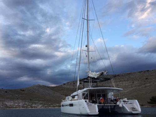 Katamaran Lagoon 52 F chartern in Zadar