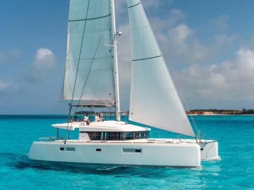 Catamaran Lagoon 52 for charter in Athens