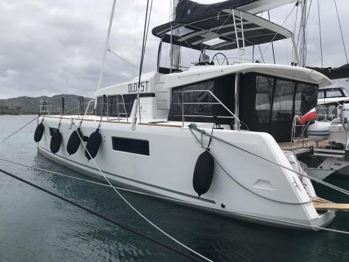 Kat Lagoon 52 chartern in English Harbour Town