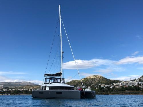 Katamaran Lagoon 52 Yachtcharter in Lavrio