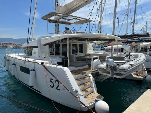 Catamaran Lagoon 52 for rent in Split