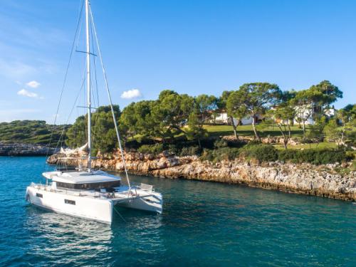 Katamaran Lagoon 52 F chartern in Marina Le Marin