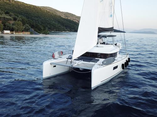 Catamaran Lagoon 52 for charter in Lefkas Marina
