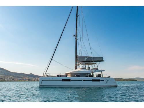 Catamaran Lagoon 52 F for rent in Skradin