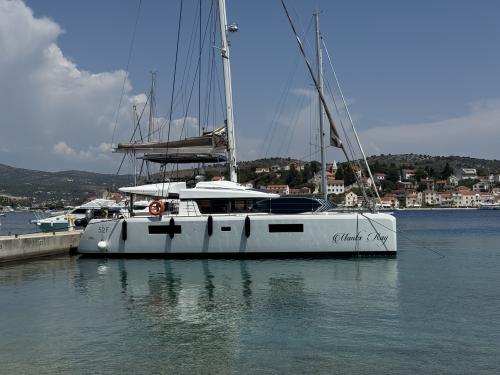 Catamaran Lagoon 52 F for charter in Rogoznica