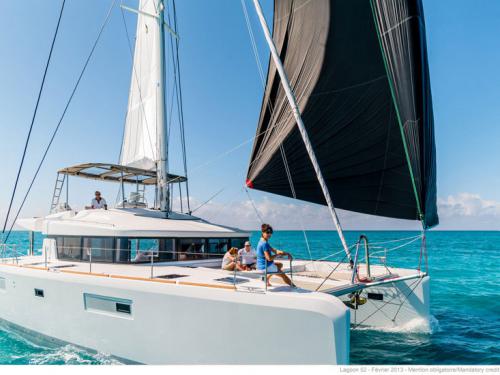 Katamaran Lagoon 52 F chartern in Yachthafen von Palma