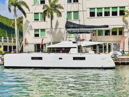 Kat Lagoon 52 F chartern in Sant Antoni de Portmany