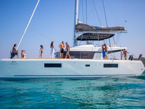 Katamaran Lagoon 52 F chartern in Athen
