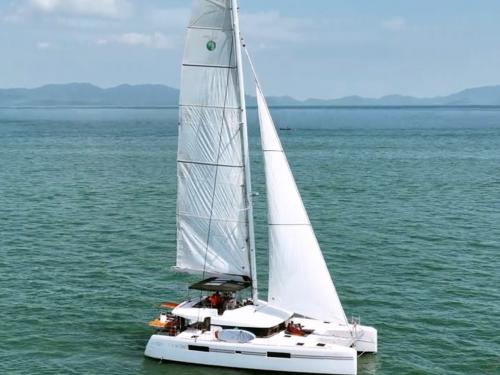 Katamaran Lagoon 52 F Yachtcharter in Yachthafen Marina Phuket