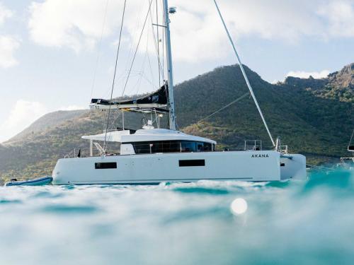 Catamaran Lagoon 52 F for rent in Le Marin