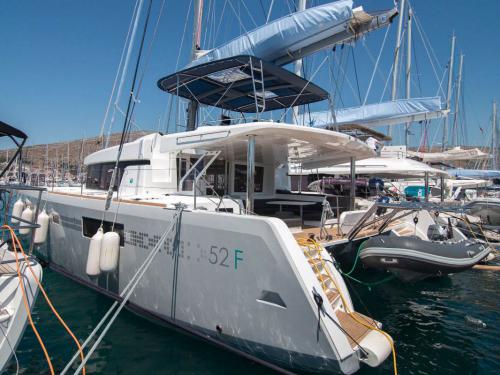 Kat Lagoon 52 F chartern in Eden Island Marina