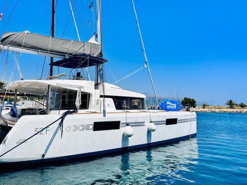 Cat Lagoon 52 F for rent in Split