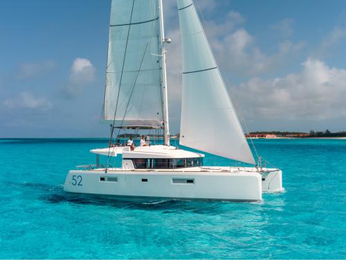 Katamaran Lagoon 52 F chartern in Marina Praslin