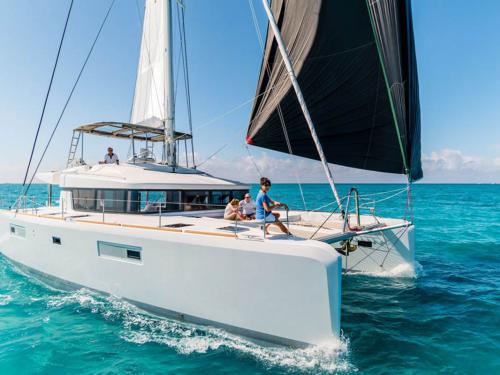 Kat Lagoon 52 F chartern in Nanny Cay Town