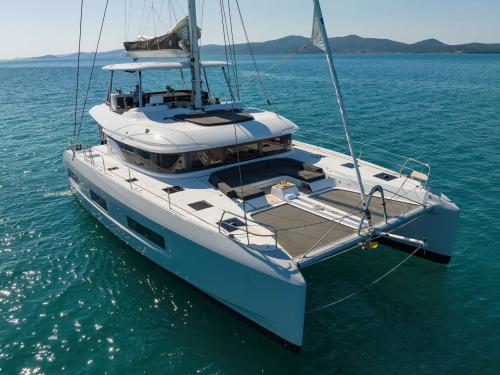 Katamaran Lagoon 55 Yachtcharter in Kastela