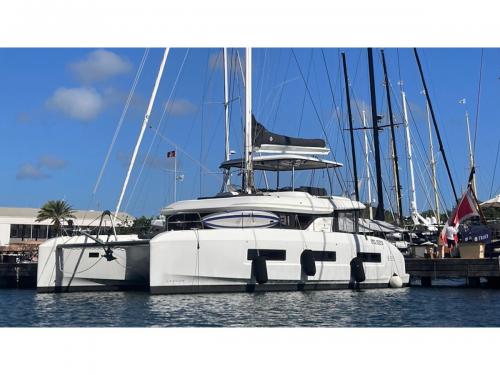 Catamaran Lagoon 55 for rent in Portisco