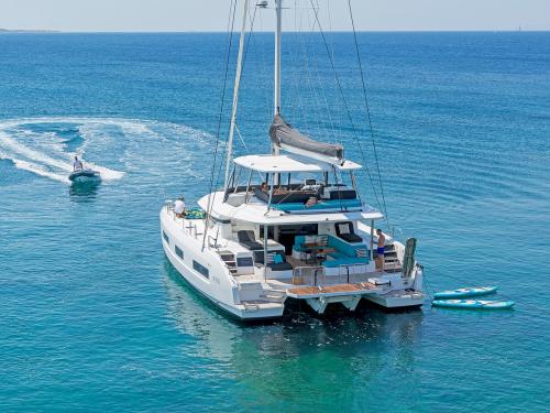 Kat Lagoon 55 chartern in Marina Alimos Kalamaki