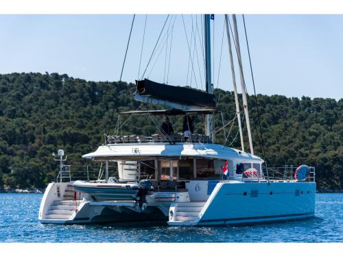Catamaran Lagoon 560 for charter in Kastela