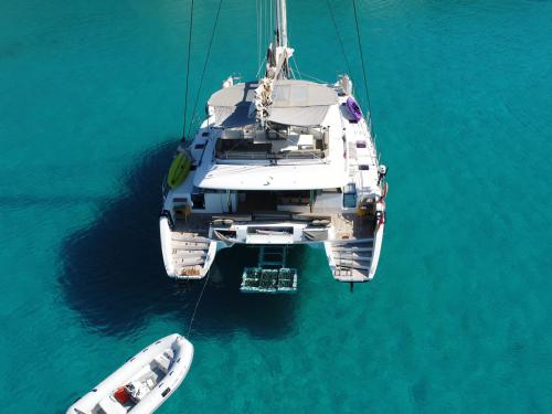 Kat Lagoon 560 chartern in Marina San Antonio