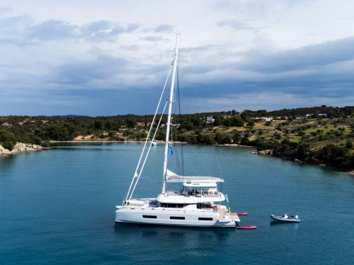 Katamaran Lagoon 60 chartern in Porto Heli