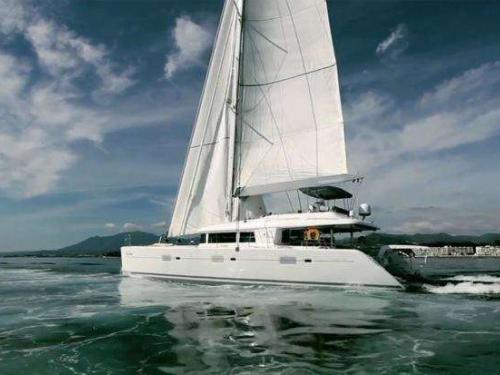 Catamaran Lagoon 620 for hire in Road Harbour