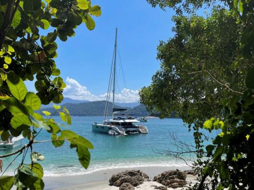 Kat Lagoon 620 chartern in Angra dos Reis