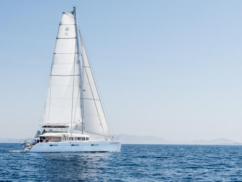 Kat Lagoon 620 chartern in Marina Alimos Kalamaki