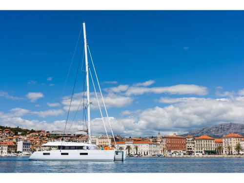 Catamaran Lagoon 620 for charter in ACI Marina Split