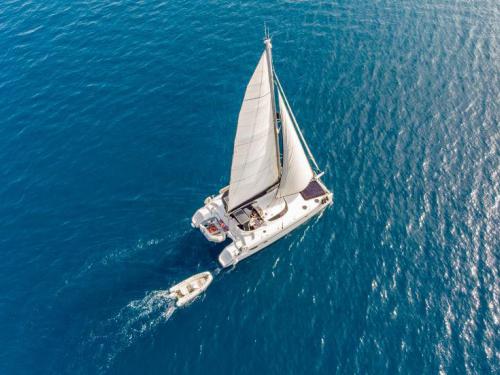 Katamaran Lavezzi 40 chartern in Göcek Marina