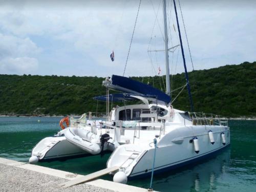 Katamaran Lavezzi 40 Yachtcharter in Primosten