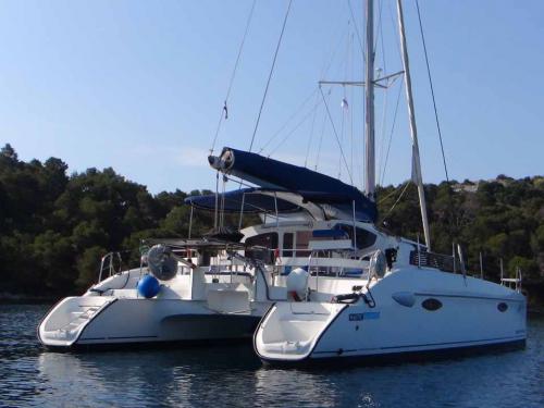 Cat Lavezzi 40 for charter in Marina Tankerkomerc