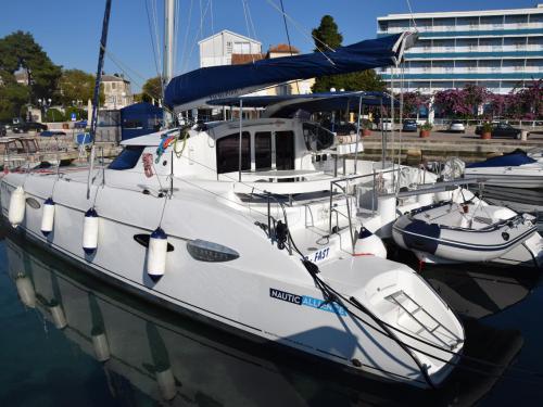 Kat Lavezzi 40 Yachtcharter in Zadar