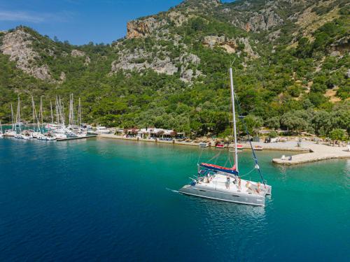 Kat Lavezzi 40 Yachtcharter in Göcek