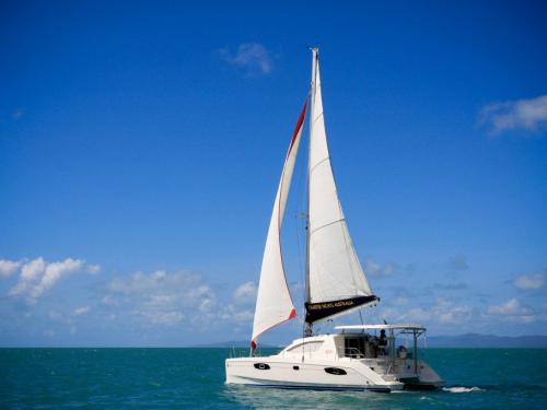 Kat Leopard 38 Yachtcharter in Marina Abel Point