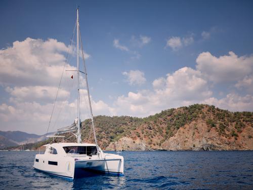 Katamaran Leopard 40 Yachtcharter in Budva