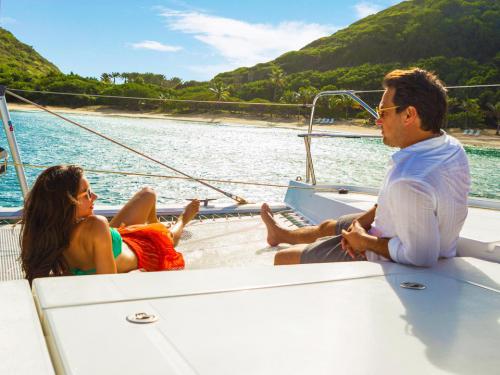 Cat Leopard 40 for hire in Uturoa