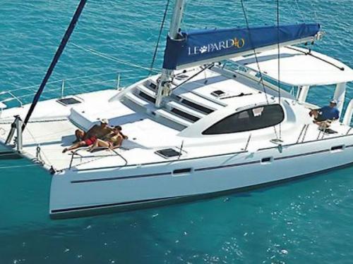 Catamaran Leopard 40 for hire in Athens