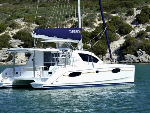Catamaran Leopard 40 for rent in Uturoa