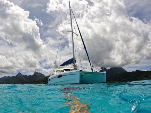 Catamaran Leopard 40 available for charter in Avatoru