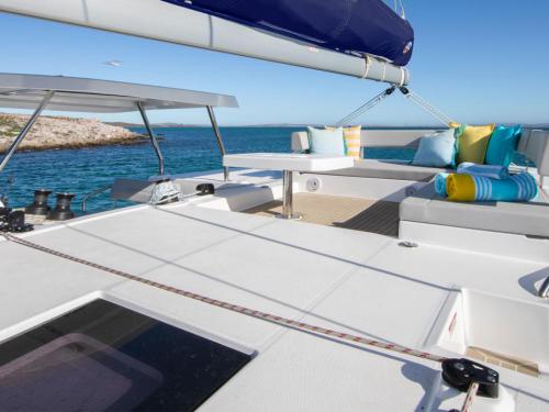 Catamaran Leopard 42 for charter in Placencia