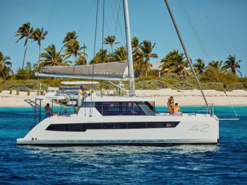 Catamaran Leopard 42 for charter in Procida