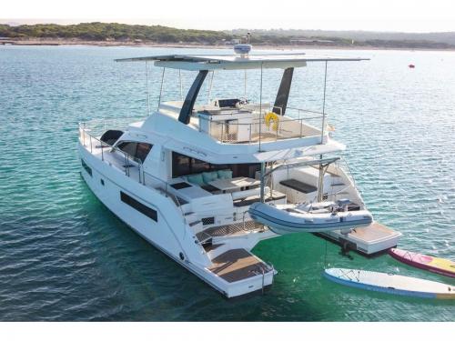 Catamaran Leopard 43 available for charter in Kudelstaart
