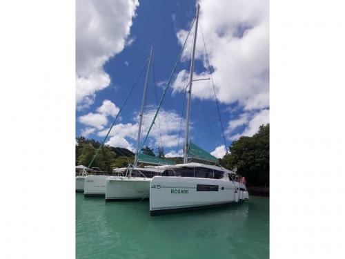 Kat Leopard 45 chartern in Eden Island Resort