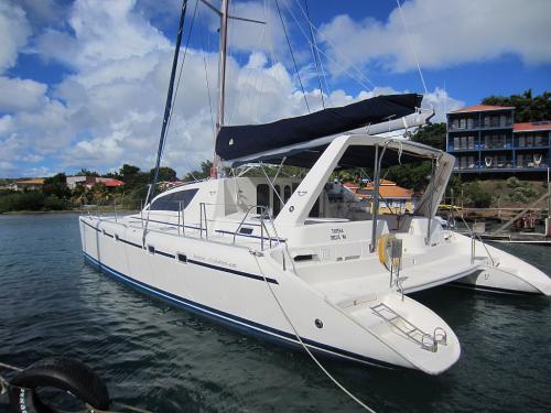Kat Leopard 47 chartern in True Blue Bay Marina