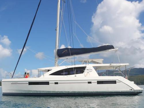 Kat Leopard 48 chartern in Eden Island Resort