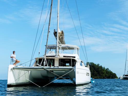 Katamaran Leopard 58 chartern in Eden Island Resort