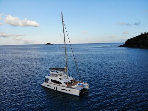 Katamaran Leopard 58 chartern in Eden Island Marina