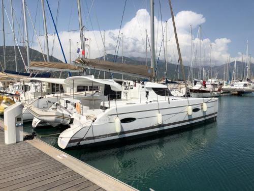 Catamaran Lipari 41 for charter in Marseilles