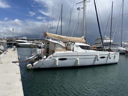 Kat Lipari 41 chartern in Marina Skradin